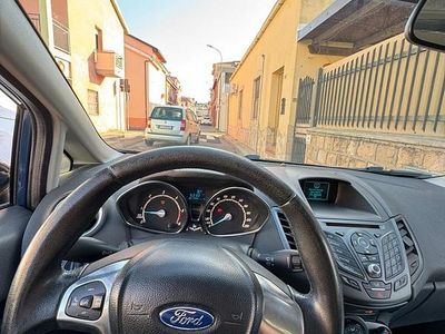 Usata 2015 Ford Fiesta Utilitaria | 6500 € (Buon prezzo)