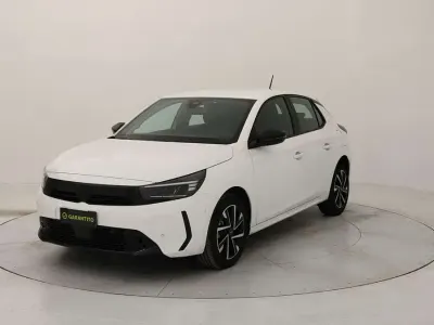 Usata Opel Corsa 101 CV (74 kW) 2025 Arktis white Utilitaria