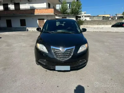 Usata Lancia Ypsilon 69 CV (50 kW) 2015 Nero Utilitaria