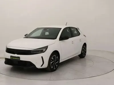 Usata Opel Corsa 101 CV (74 kW) 2025 Arktis white Utilitaria