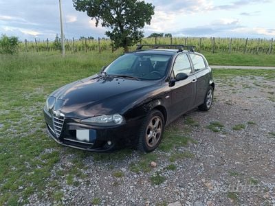 Usata Alfa Romeo 147 105 CV (77 kW) 2007 Nero Utilitaria
