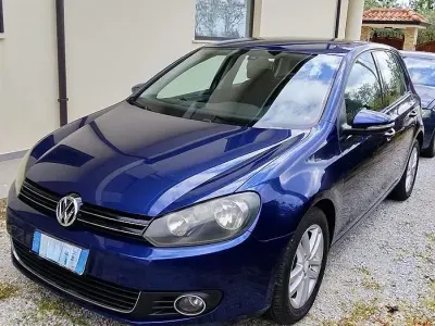 Usata VW Golf VI 110 CV (80 kW) 2010 Blu Utilitaria