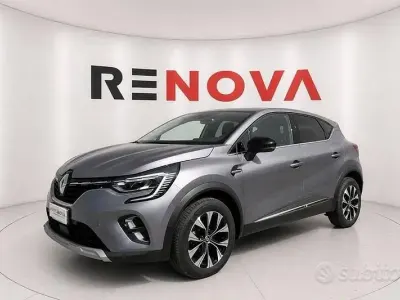 Usata Renault Captur Techno 101 CV (74 kW) 2023 Grigio SUV