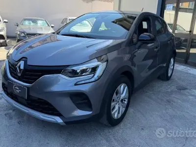Usata Renault Captur Intens 101 CV (74 kW) 2021 Grigio SUV