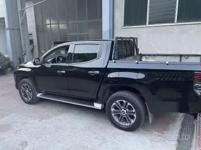 Usata Mitsubishi L200 150 CV (110 kW) 2021 Nero Pick-up