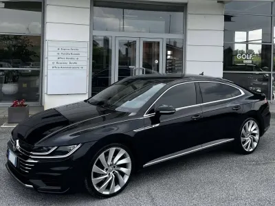 Usata VW Arteon Sportline 190 CV (139 kW) 2020 Deep black perlato Berlina