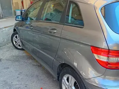 Usata Mercedes B180 Chrome 109 CV (80 kW) 2010 Grigio Monovolume