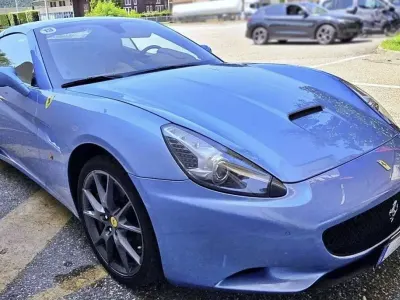 Usata Ferrari California 460 CV (338 kW) 2012 Blu/azzurro Cabrio