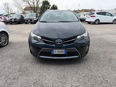 Usata Toyota Auris Hybrid Active 99 CV (72 kW) 2013 Nero Berlina