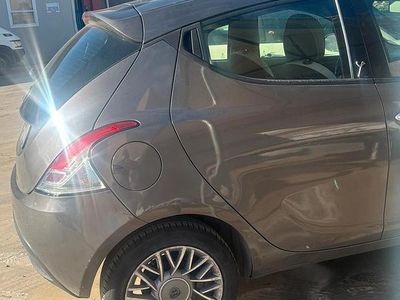 Usata Lancia Ypsilon 95 CV (69 kW) 2014 Grigio Utilitaria
