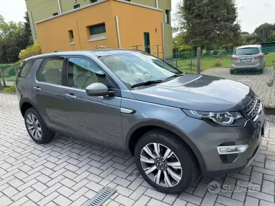Begagnad Land Rover Discovery 5 HSE Luxury 179 HK (131 kW) 2018 Grå SUV