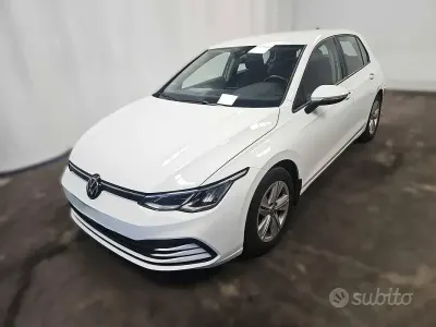 Usata VW Golf VIII Active 130 CV (95 kW) 2023 Bianco Berlina