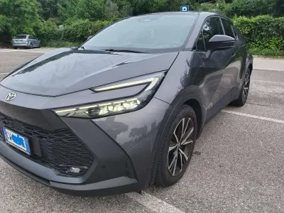 Usata Toyota C-HR Trend 140 CV (102 kW) 2024 Grigio SUV