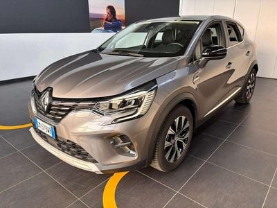 Usata Renault Captur Techno 94 CV (69 kW) 2023 Grigio cassiopea SUV