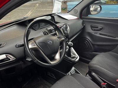 Usata Lancia Ypsilon Gold 69 CV (50 kW) 2018 Rosso Utilitaria