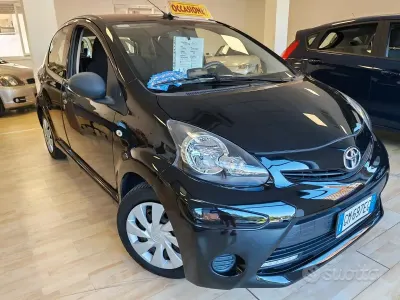 Usata Toyota Aygo 68 CV (50 kW) 2013 Nero Utilitaria