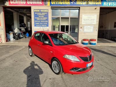 Usata Lancia Ypsilon 95 CV (69 kW) 2017 Rosso Utilitaria