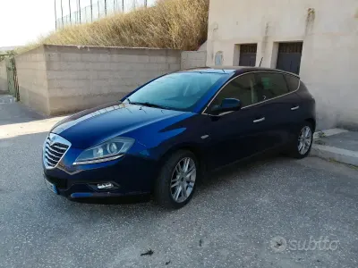 Usata Lancia Delta 120 CV (88 kW) 2011 Blu Utilitaria