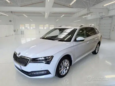 Usata Skoda Superb Style 149 CV (109 kW) 2022 Bianco Station wagon