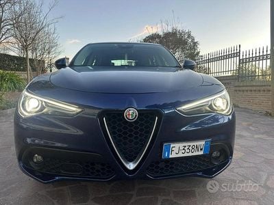Usata Alfa Romeo Stelvio Executive 210 CV (154 kW) 2017 Blu SUV