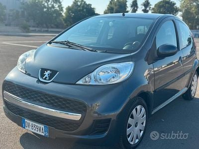 Usata Peugeot 107 68 CV (50 kW) 2009 Grigio Utilitaria