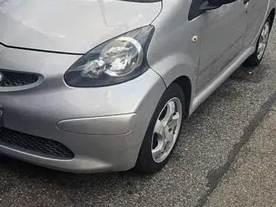 Usata Toyota Aygo 68 CV (50 kW) 2007 Grigio Utilitaria