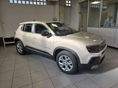 Usata Jeep Avenger Altitude 101 CV (74 kW) 2025 Beige SUV