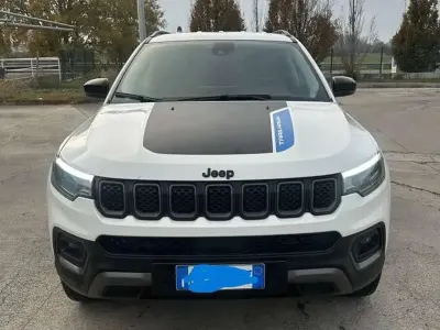 Gebraucht Jeep Compass Trailhawk 181 PS (133 kW) 2023 Weiß SUV