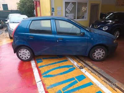 usata Fiat Punto 1.2i cat 5 porte ELX