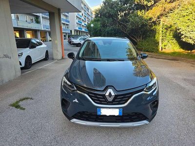 Usata Renault Captur Equilibre 101 CV (74 kW) 2023 Blu/azzurro SUV