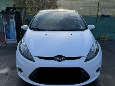 Usata Ford Fiesta Business Edition 70 CV (51 kW) 2012 Bianco Berlina