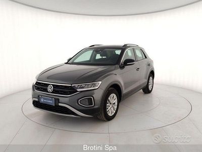 Usata VW T-Roc Life 116 CV (85 kW) 2024 Grigio SUV