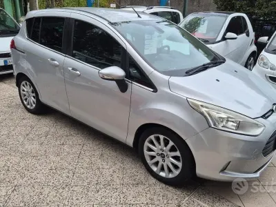 Usata Ford B-MAX 100 CV (73 kW) 2015 Grigio Monovolume
