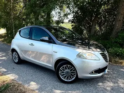 Usata Lancia Ypsilon S 69 CV (50 kW) 2011 Argento Utilitaria