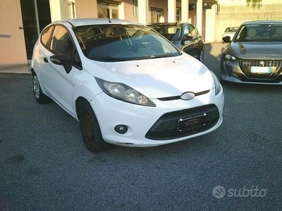 Usata Ford Fiesta 68 CV (50 kW) 2010 Bianco Utilitaria