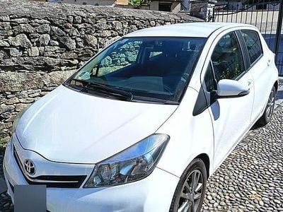 Usata Toyota Yaris Lounge 90 CV (66 kW) 2013 Bianco Utilitaria