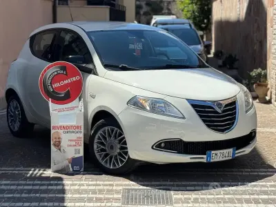Usado Lancia Ypsilon Platinum 69 HP (50 kW) 2012 Branco Citadino