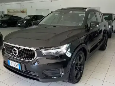Usata Volvo XC40 Momentum 190 CV (139 kW) 2019 Nero SUV