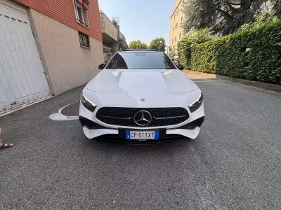 Usata Mercedes A180 AMG Line Premium Plus 136 CV (100 kW) 2023 Bianco Berlina