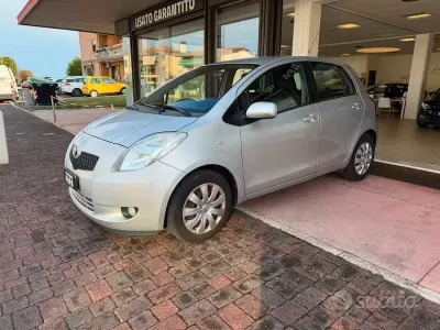 Usata Toyota Yaris 87 CV (63 kW) 2008 Grigio Utilitaria