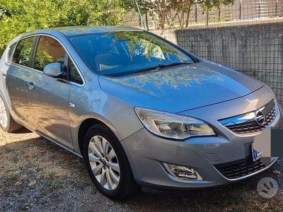 Usata Opel Astra Cosmo 110 CV (80 kW) 2012 Grigio Utilitaria