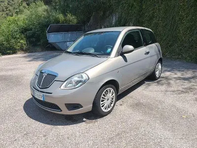 Usata Lancia Ypsilon 69 CV (50 kW) 2010 Grigio Utilitaria