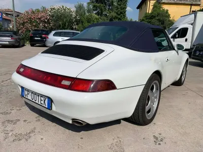 Usata Porsche 911 Carrera 4 Cabriolet 272 CV (200 kW) 1995 Bianco pastello Cabrio