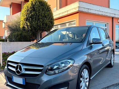 Usata Mercedes B200 Business 135 CV (99 kW) 2016 Grigio Monovolume