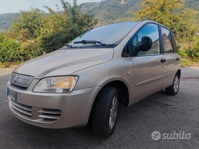 Begagnad Fiat Multipla 103 HK (75 kW) 2008 Grå Minibuss