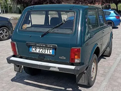 Usata Lada niva 75 CV (55 kW) 2001 Verde SUV