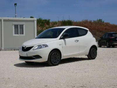 Usata Lancia Ypsilon Gold 69 CV (50 kW) 2022 Bianco Utilitaria