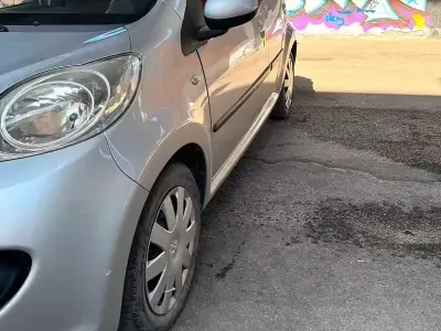 Usata Peugeot 107 68 CV (50 kW) 2006 Grigio Utilitaria