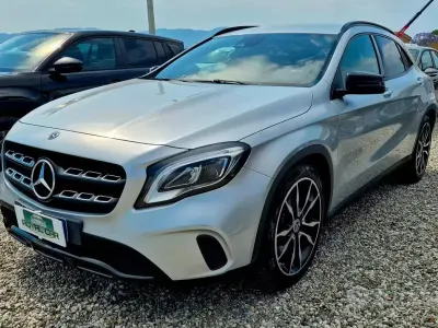 Usata Mercedes GLA200 Premium 136 CV (100 kW) 2019 Grigio SUV