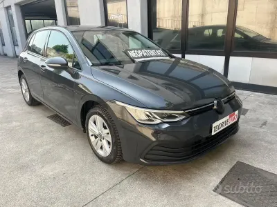 Second-hand VW Golf VII Life 116 CP (85 kW) 2021 Gri Hatchback